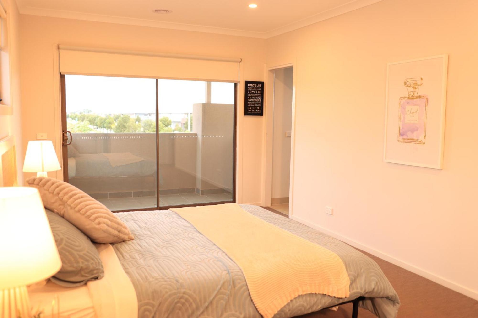 Melbourne Holiday House For 15 Peoples In Sanctuary Lake Point Cook Buitenkant foto