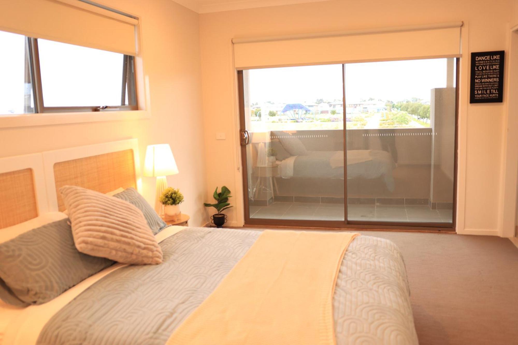 Melbourne Holiday House For 15 Peoples In Sanctuary Lake Point Cook Buitenkant foto